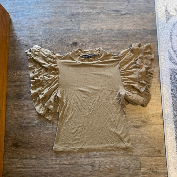 Hyfve size medium stunning flutter sleeves top - Picture 2 of 4